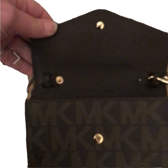 Micheal Kors brown monogrammed wallet phone case wristlet crossbody - Picture 4 of 10